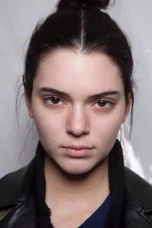 Kendall Jenner sin maquillaje y peinado