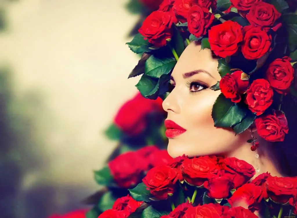 woman in roses