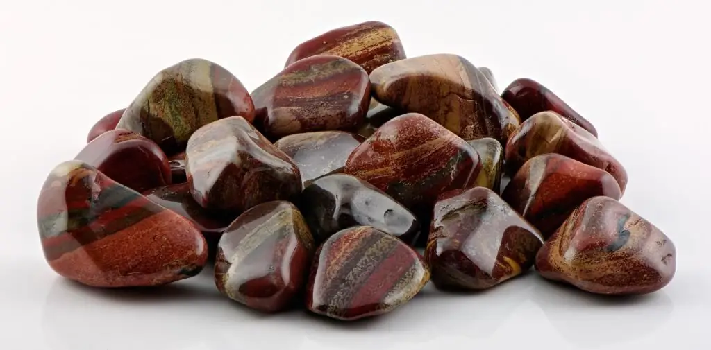 O que é jaspe? Jasper mineral: descrição, foto, depósitos na Rússia, propriedades, aplicação