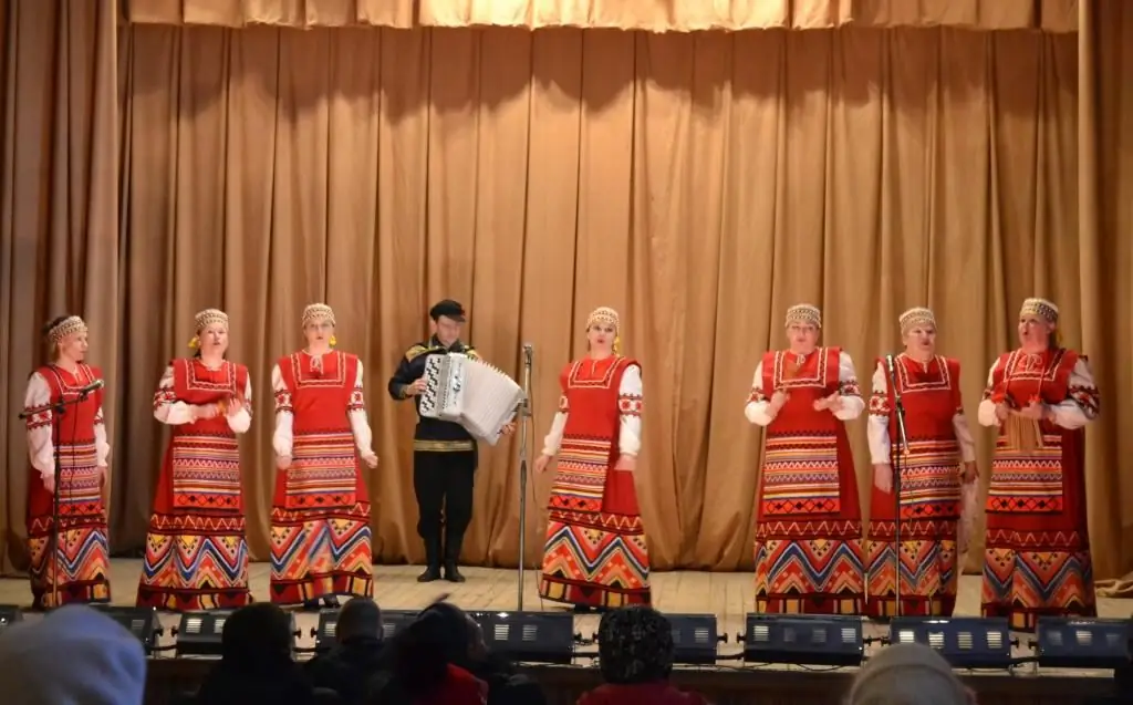 grupo folclórico de canto e dança