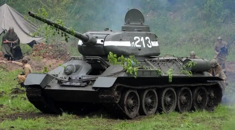 Motor tank T-34: karakteristikat, prodhuesit, avantazhet dhe disavantazhet