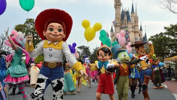 Disneyland di Tokyo, Disneyland terbesar di dunia