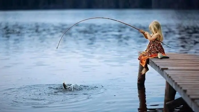 pesca nei bacini idrici della regione di Grodno nella regione di Grodno