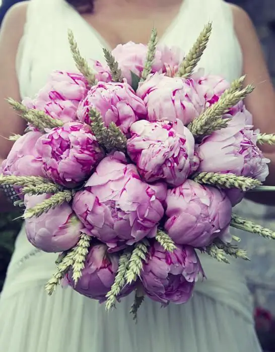 The most beautiful bouquets of peonies: description, interesting ideas and recommendations